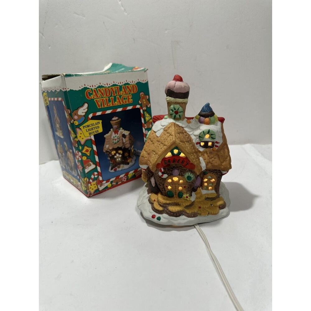 Candyland Village Porcelain Christmas Lighted House Cord included Bakery‎ RARE